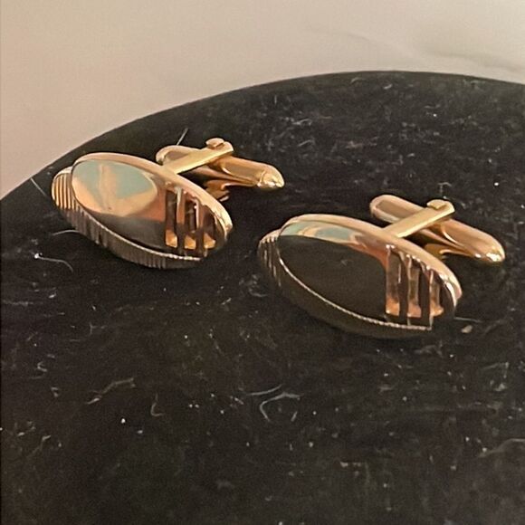 Vintage 60s Swank Art Deco oval diamond etched gold tone bullet back cuff links - Picture 4 of 13
